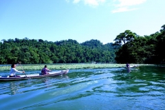 Paddlers-on-the-Rio-Dulce